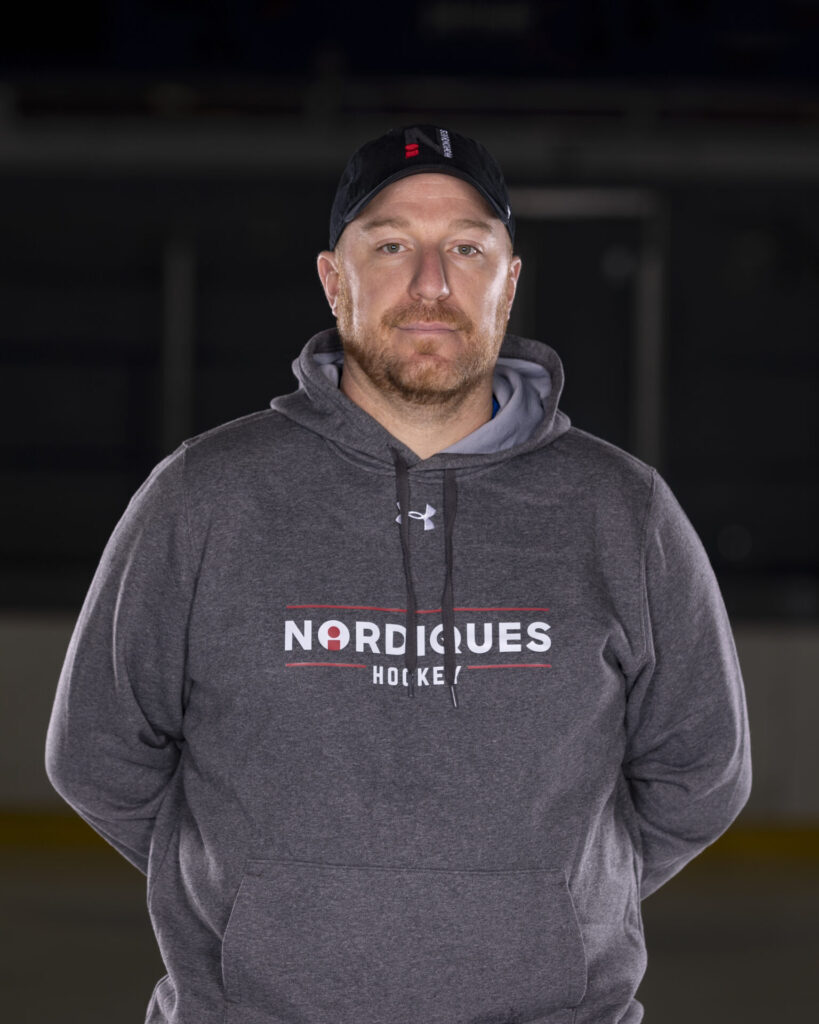 Charles Dupéré, entraîneur-chef des Nordiques hockey D1