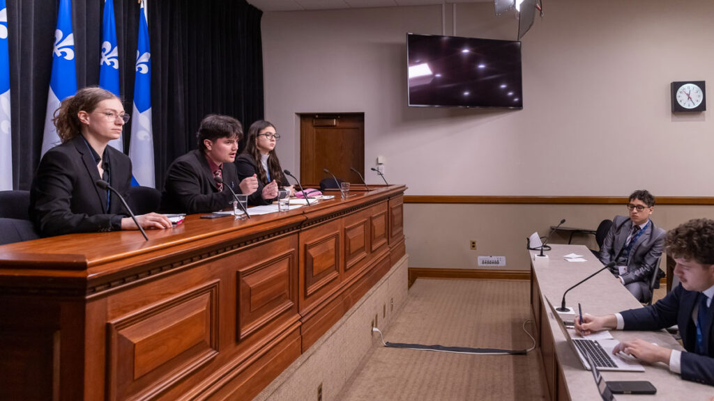 Cohorte du Collège au 31e Forum étudiant de l'Assemblée nationale