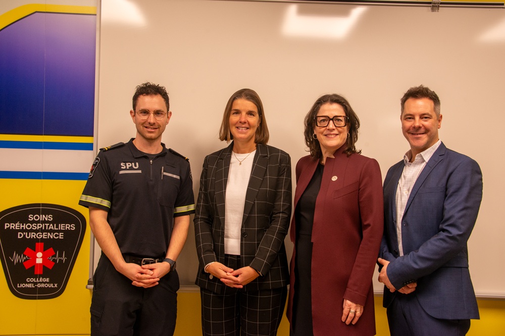 Samuel Girard, Marie-Ève Dupuis-Roussil, Nadine LeGal et Philippe Nasr à l'inauguration de Soins préhospitaliers d'urgence